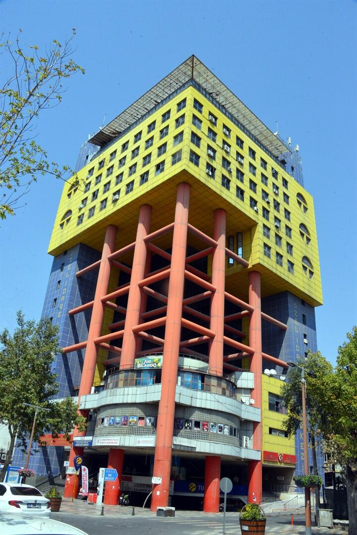 google dünyanın en saçma binası kahramanmaraş özel idare iş merkezi