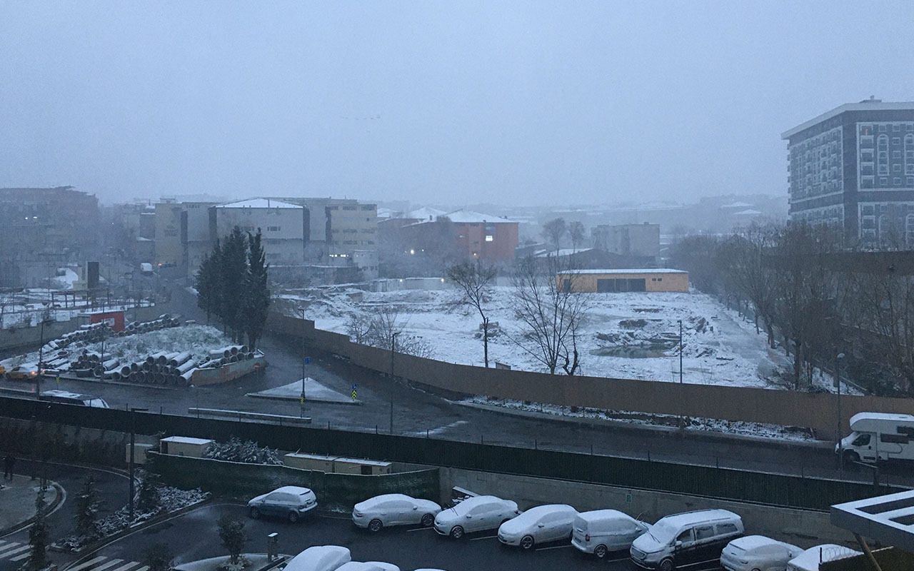 istanbul'da kar etkili oluyor