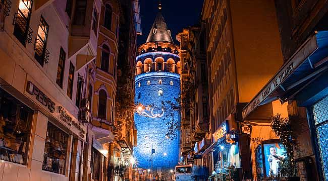 Istanbul Un Kopruleri Ile Galata Kulesi Mavi Turuncu Isik Ile Aydinlandi Guncel Emlak Pencerem