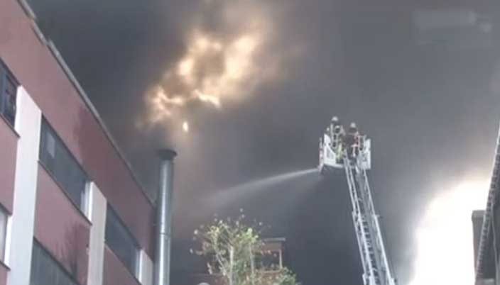 istanbul topkapı davutpaşa'da iplik kumaş fabrikası yangını